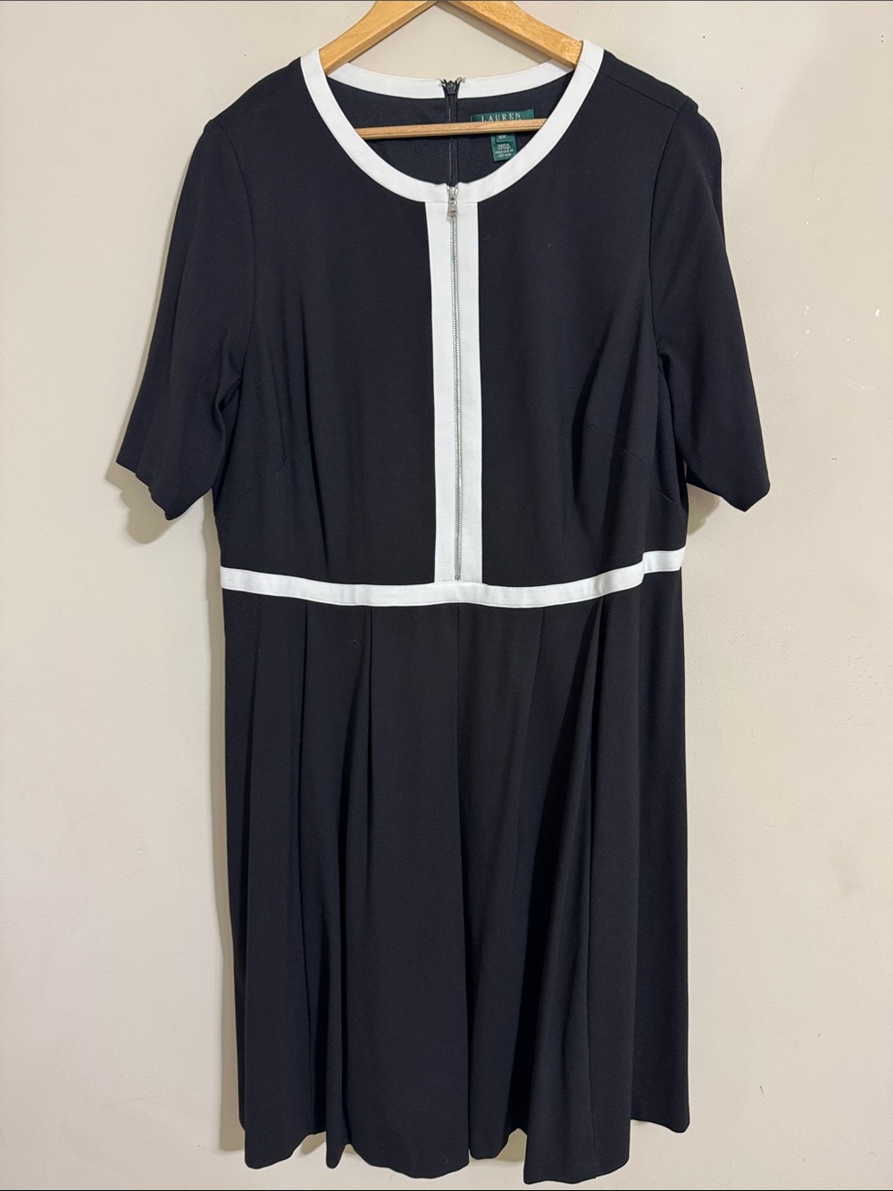 Lauren Ralph Lauren Black Dress White Trim Accents 18W Career Modest Minimalist
